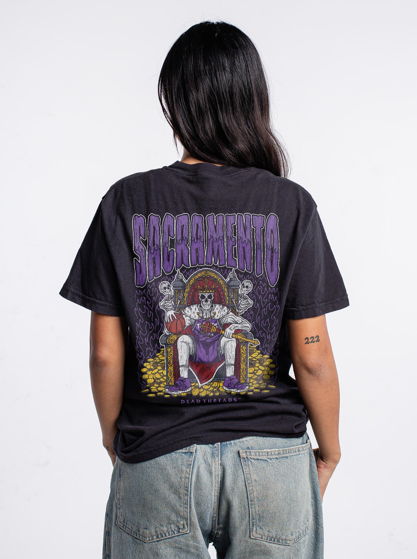 SACRAMENTO BASKETBALL - “DT ESSENTIAL" PREMIUM T-SHIRT
