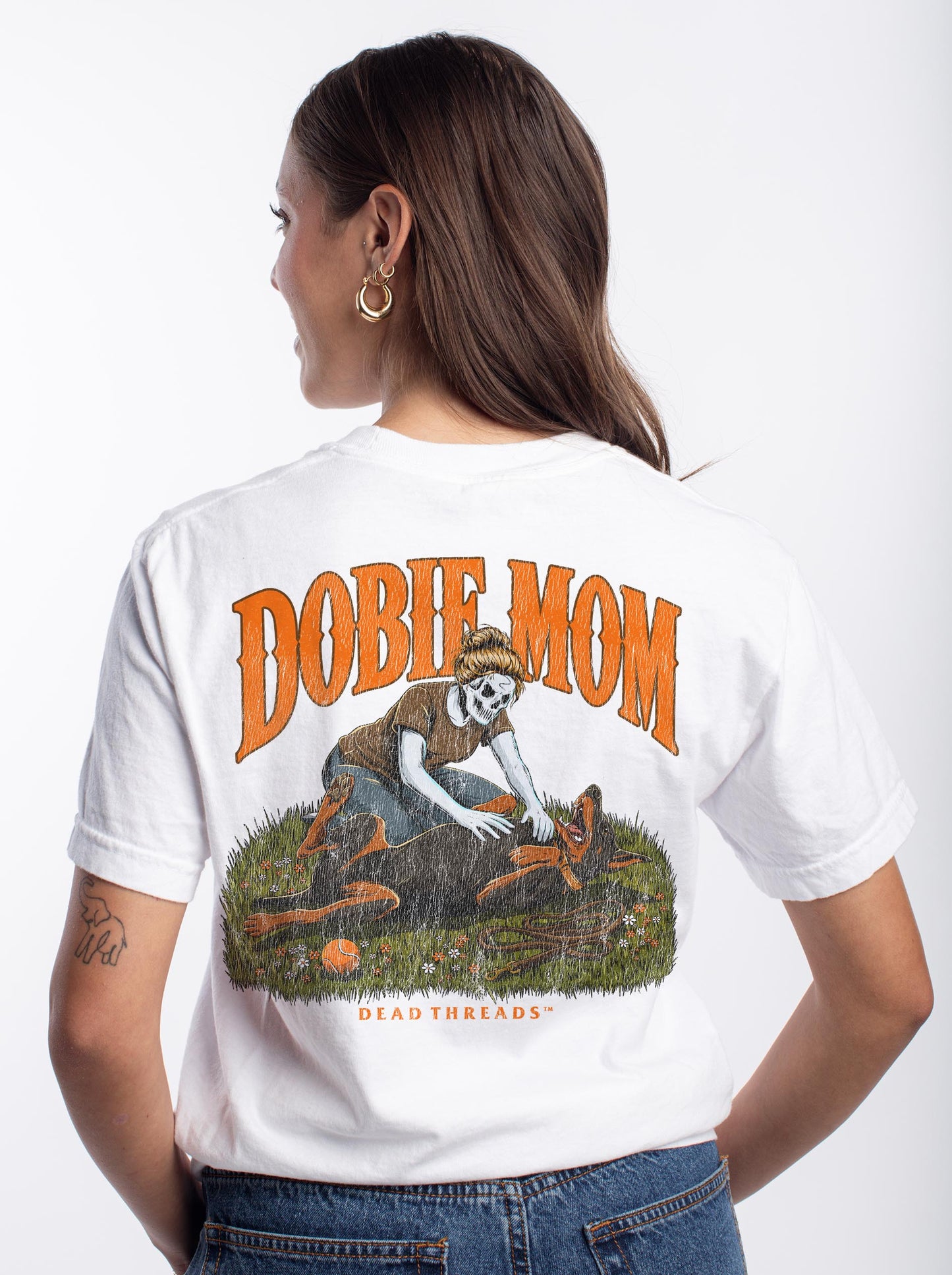 DOBIE MOM - “DT ESSENTIAL" PREMIUM T-SHIRT