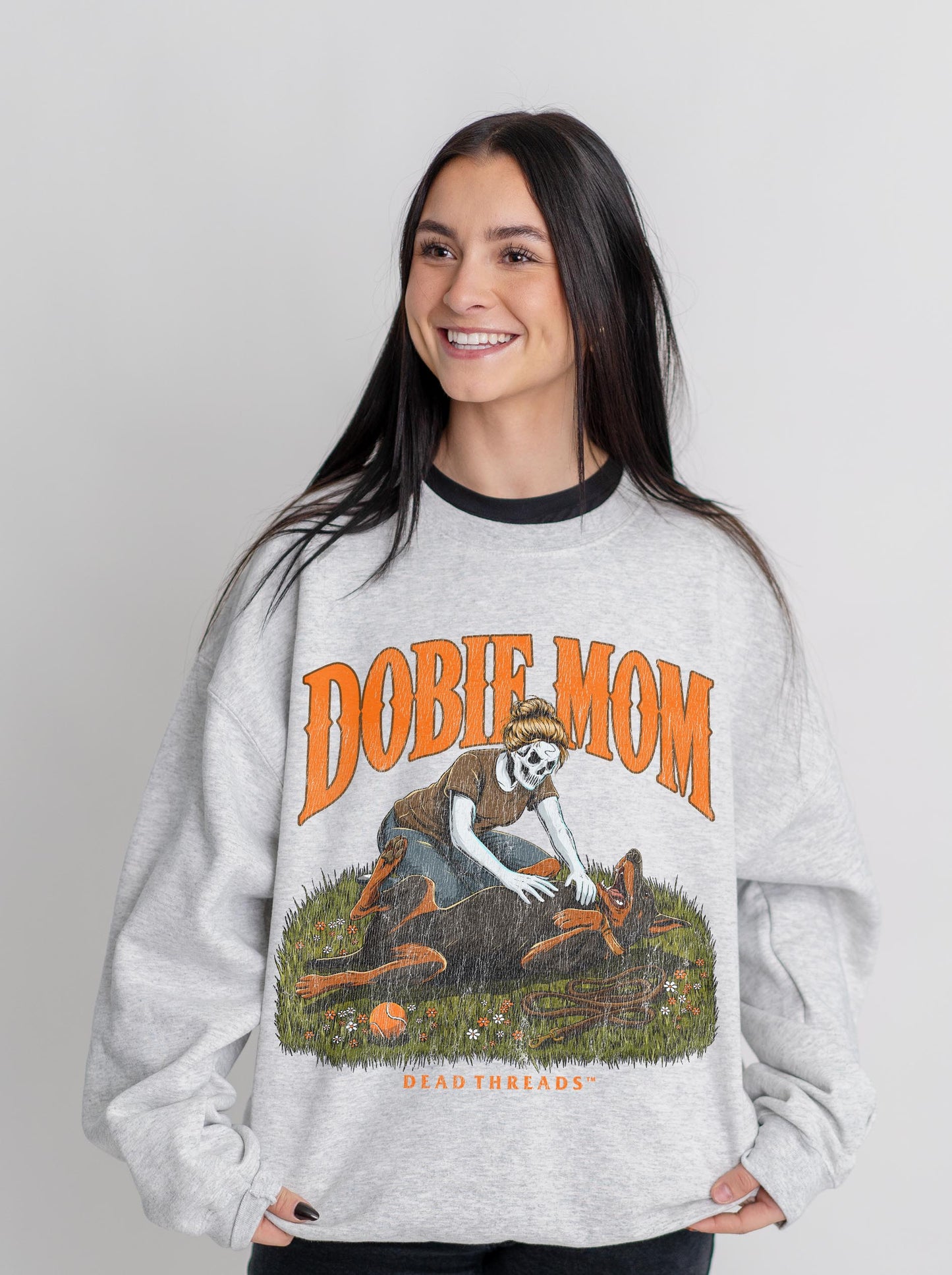 DOBIE MOM - CREWNECK SWEATSHIRT