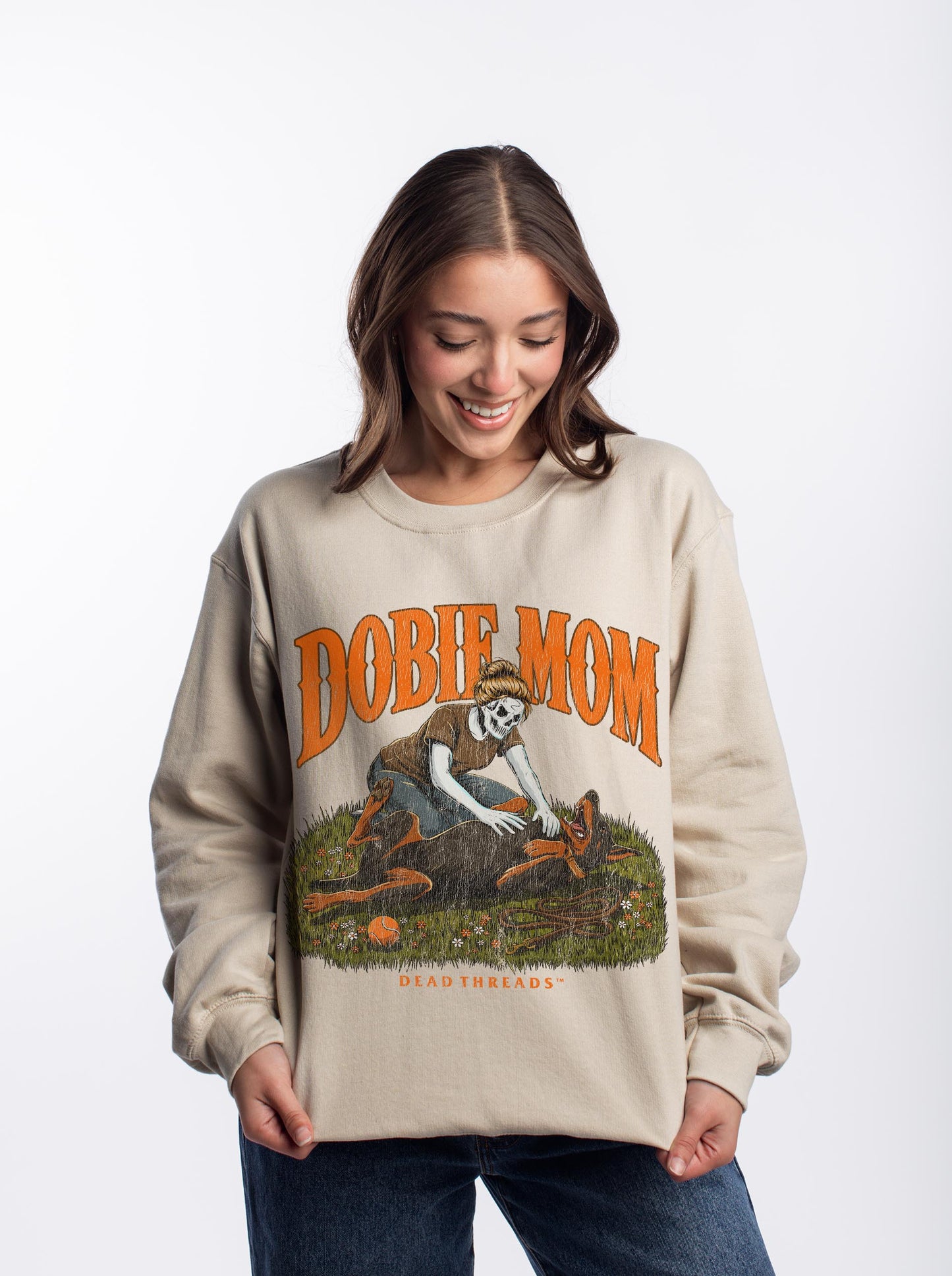DOBIE MOM - CREWNECK SWEATSHIRT