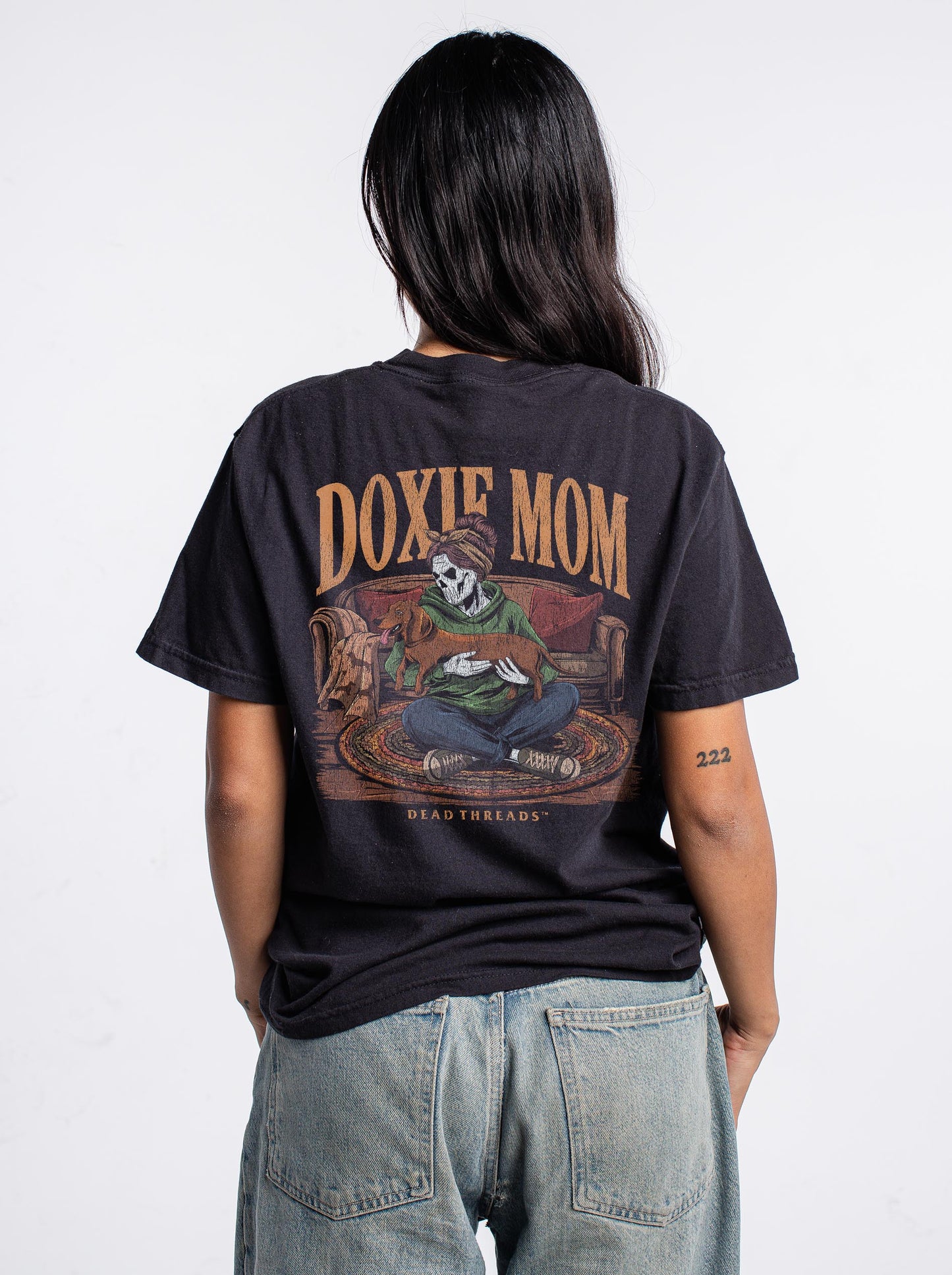 DOXIE MOM - “DT ESSENTIAL" PREMIUM T-SHIRT