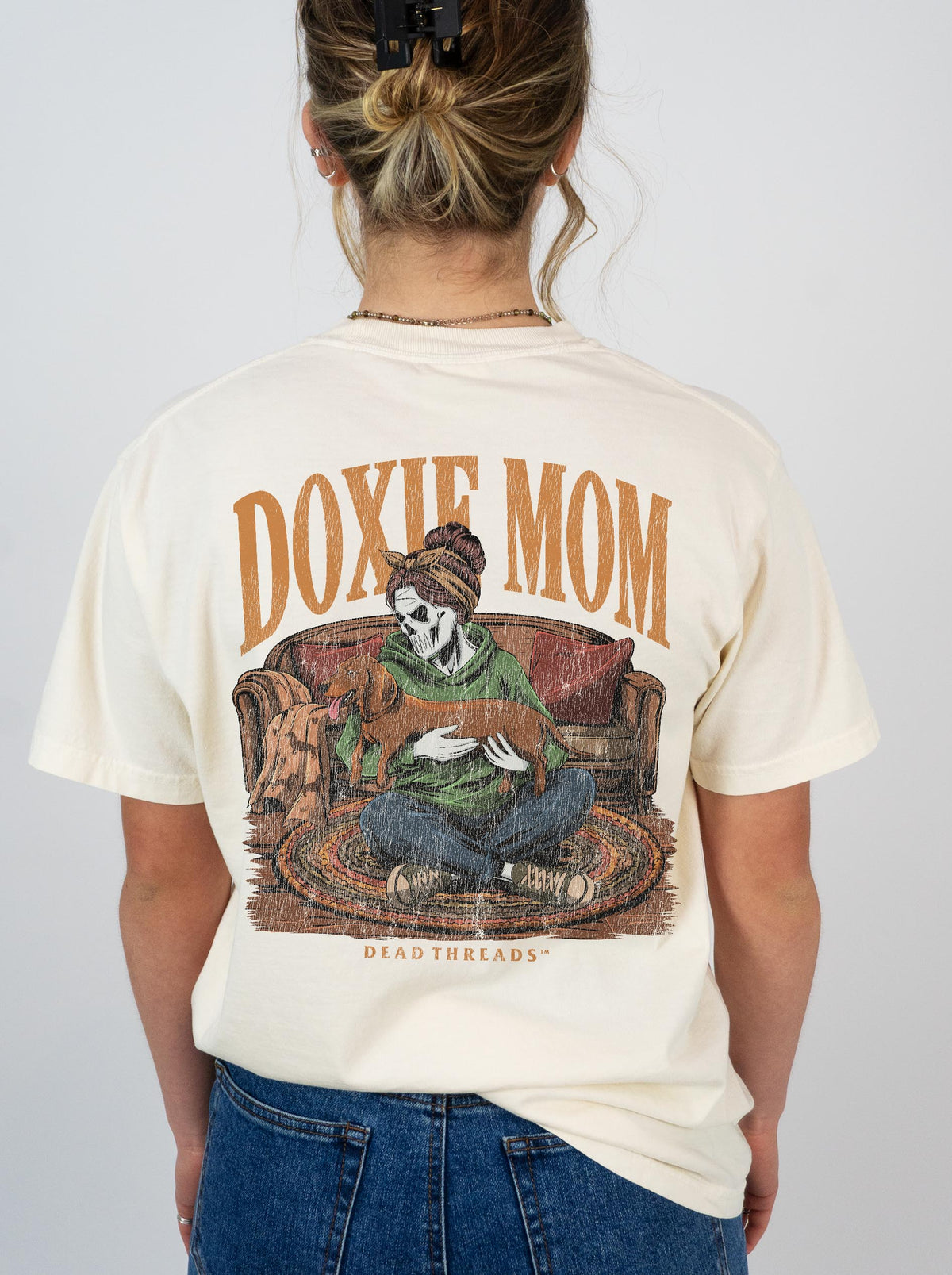 DOXIE MOM - “DT ESSENTIAL" PREMIUM T-SHIRT