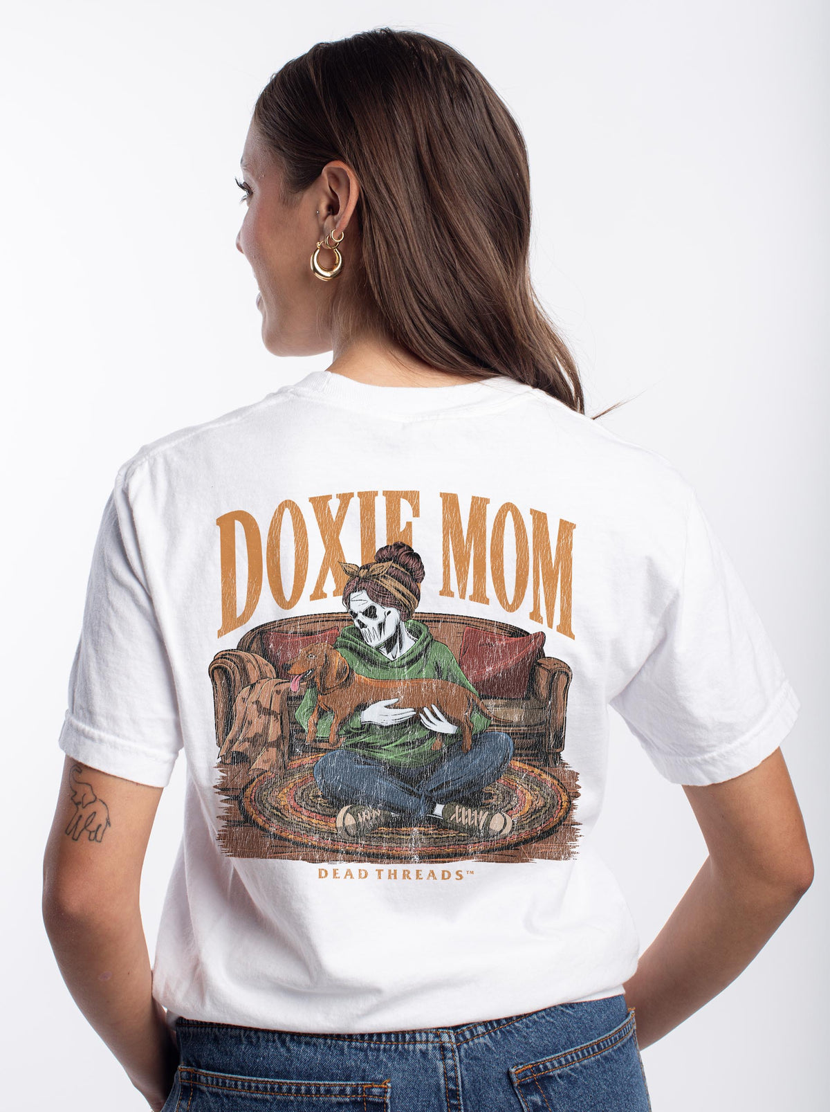 DOXIE MOM - “DT ESSENTIAL" PREMIUM T-SHIRT