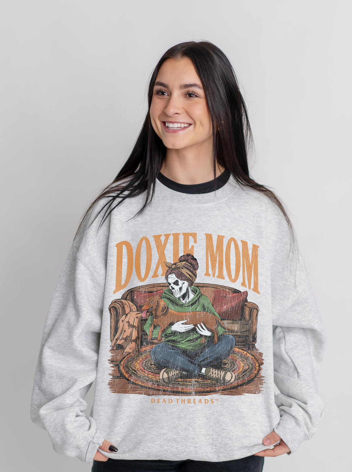 DOXIE MOM - CREWNECK SWEATSHIRT