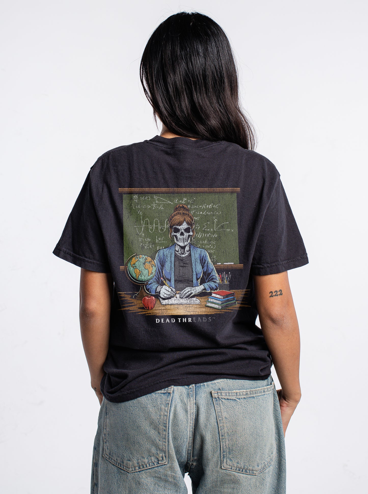 SKULL'S IN SESSION (MRS.) - “DT ESSENTIAL" PREMIUM T-SHIRT