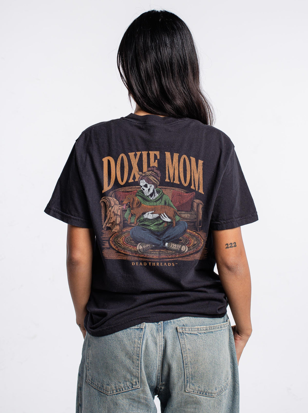 DOXIE MOM - “DT ESSENTIAL" PREMIUM T-SHIRT – T-Shirt – Dead Threads Apparel