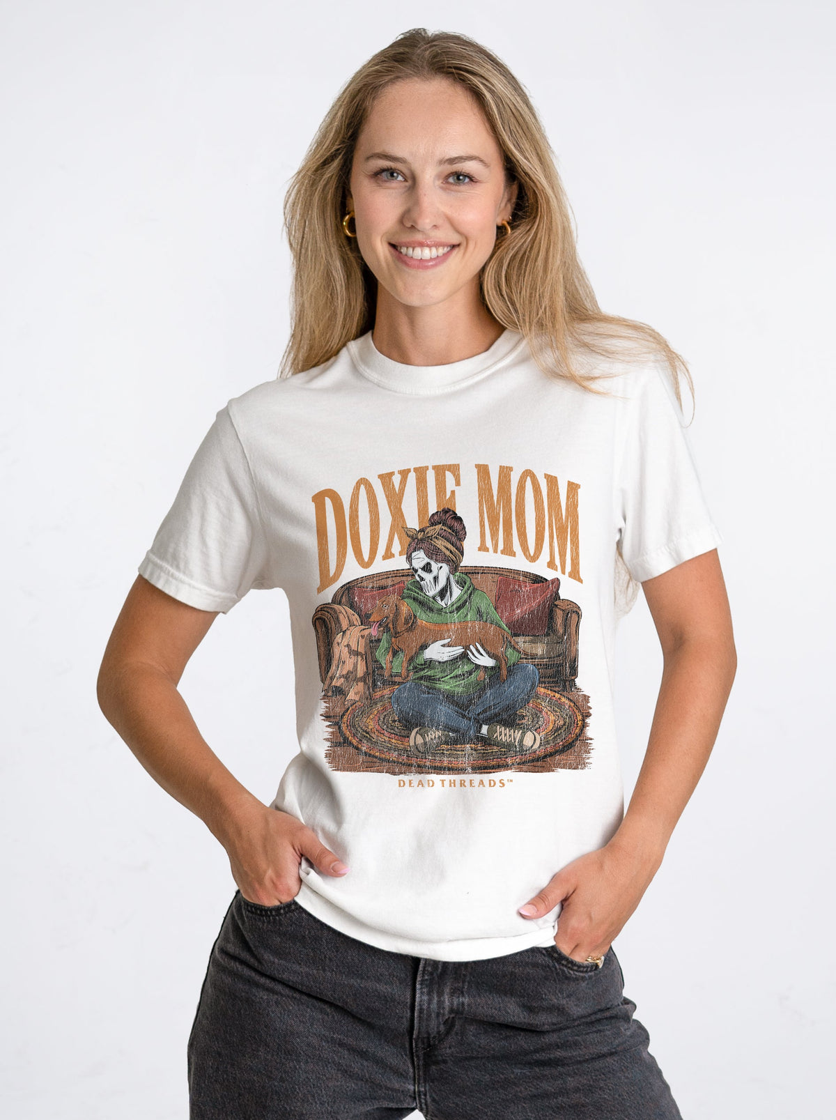 DOXIE MOM – T-Shirt – Dead Threads Apparel