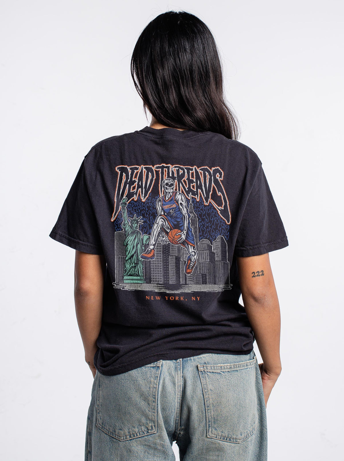 NEW YORK BASKETBALL - “DT ESSENTIAL" PREMIUM T-SHIRT – T-Shirt – Dead Threads Apparel