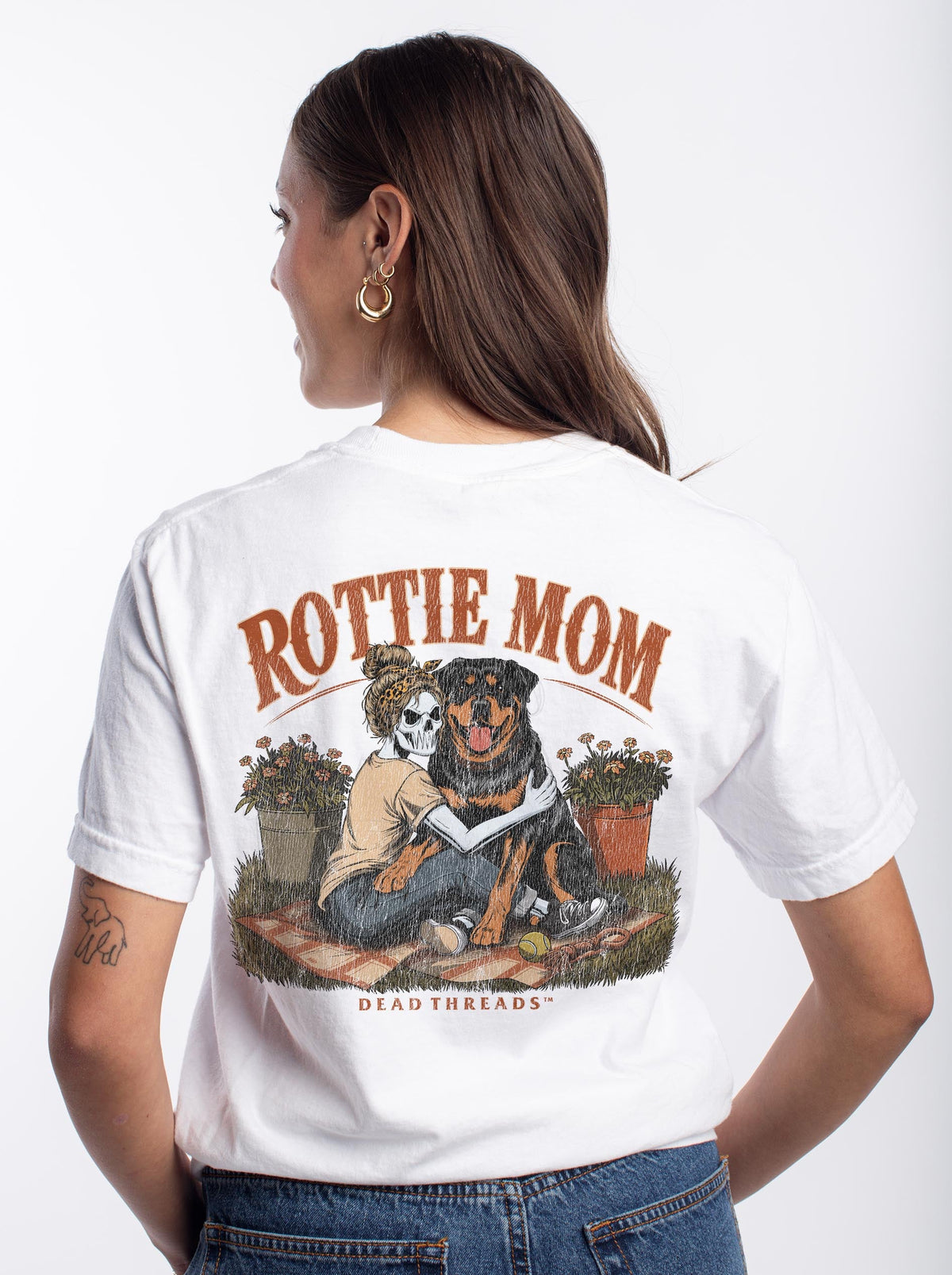 ROTTIE MOM - “DT ESSENTIAL" PREMIUM T-SHIRT – T-Shirt – Dead Threads Apparel