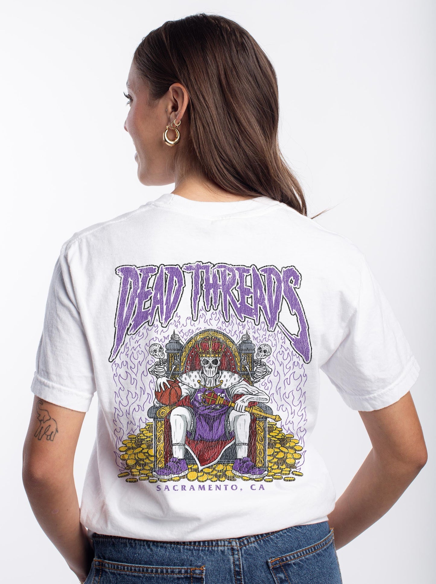 SACRAMENTO BASKETBALL - “DT ESSENTIAL" PREMIUM T-SHIRT – T-Shirt – Dead Threads Apparel