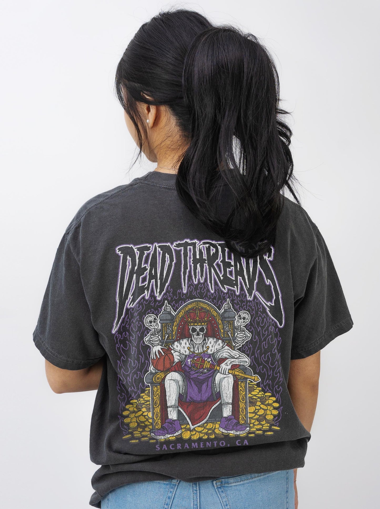 SACRAMENTO BASKETBALL - “DT ESSENTIAL" PREMIUM T-SHIRT – T-Shirt – Dead Threads Apparel