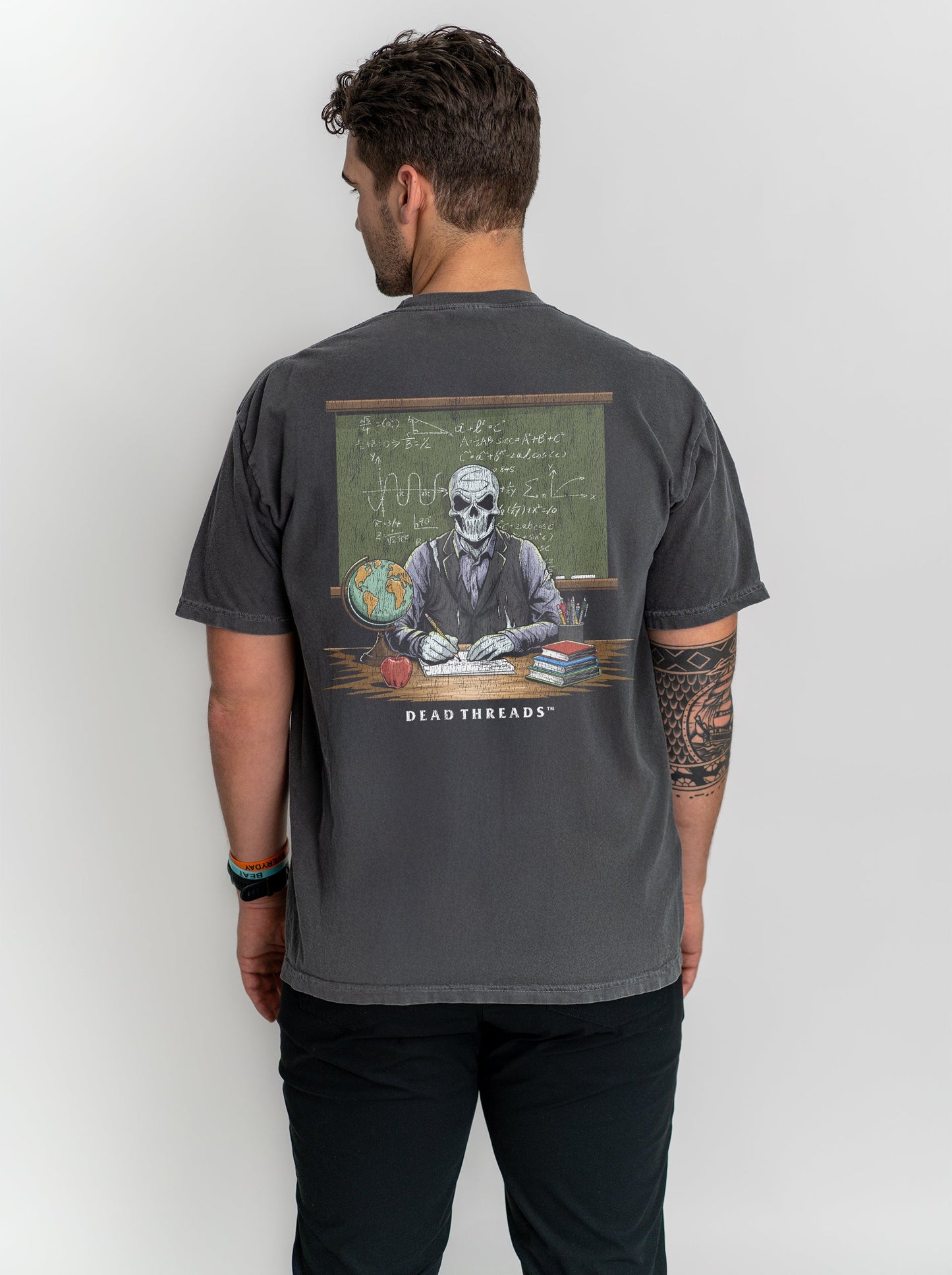 SKULL'S IN SESSION (MR.) - “DT ESSENTIAL" PREMIUM T - SHIRT – T-Shirt – Dead Threads Apparel