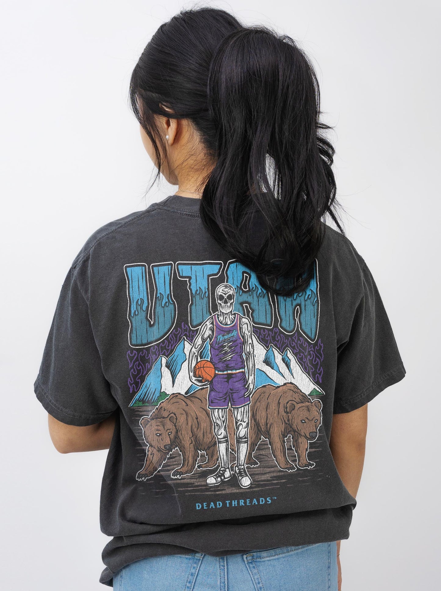 UTAH BASKETBALL - “3 SKULL” PREMIUM T - SHIRT – T-Shirt – Dead Threads Apparel